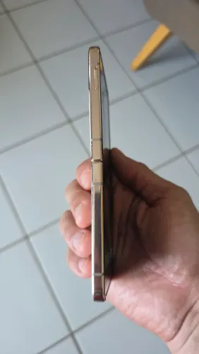 Celular Samsung zflip 4 em bom estado cor rosé.