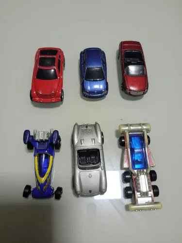 Coleção composta de 6 carros em miniatura, usados em bom estado