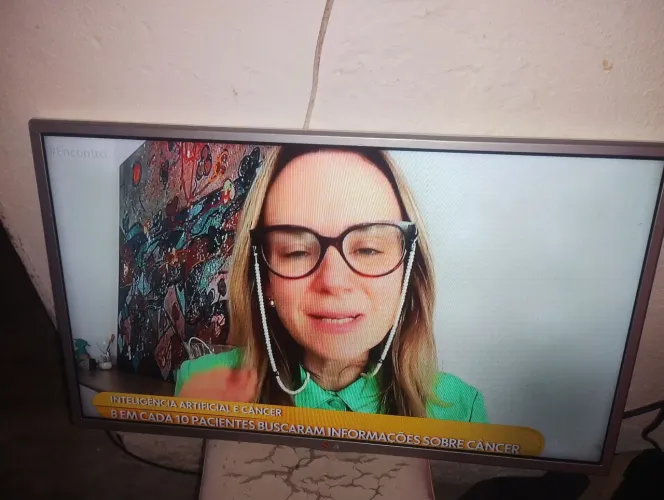 tv LG smart 32 polegadas com pequeno defeito no som