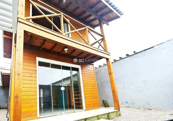 Sobrado 2 dormitórios com sacada e quintal