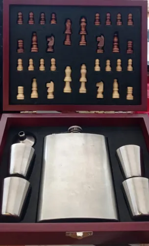  Kit Cantil Porta Bebidas Inox Com Maleta Tabuleiro De Xadrez Cor:Prata