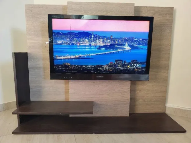 Combo Painel de Madeira para TV + Smart TV Sony Bravia 32" (Leve Detalhe)
