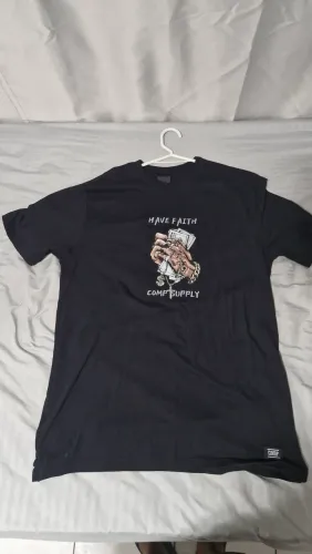 Camiseta Streetwear Comp Supply Co. Preta - Tamanho GG