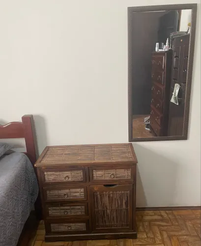 Vendo Mesa de cabeceira de cama. De madeira 
