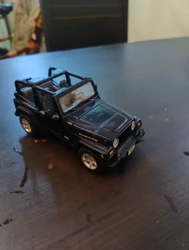 Miniatura jeep Wrangler Rubicon, Maisto 1:27