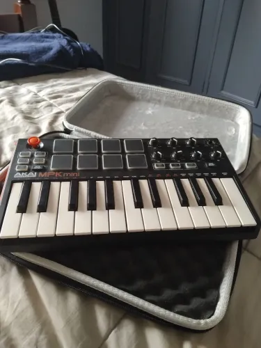 Controlador midi Akai Mpk Mini