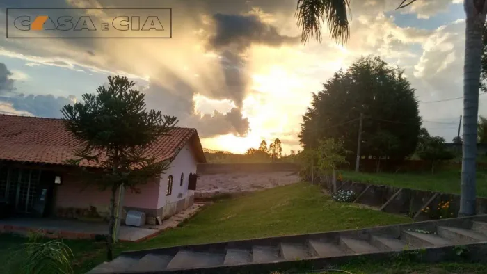 Sitio com 12 mil m² de terreno em Bofete-SP