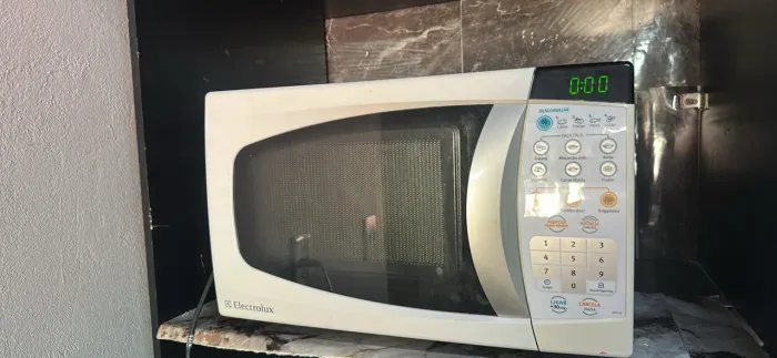 Microondas Eletrolux 18 litros