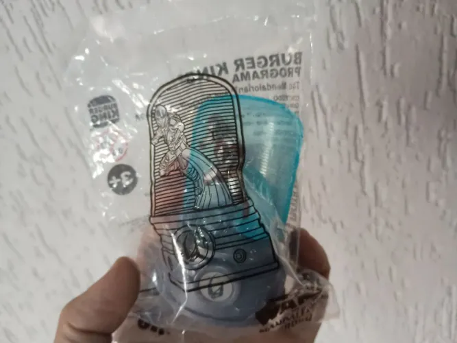 Boneco star Wars burguer king mandalorian grogu