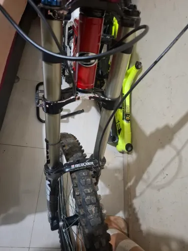 Suspensão rock shock boxxer wc 2012