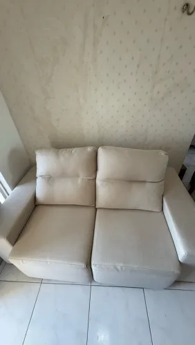 Vende -se sofa retrátil e cadeiras em linho