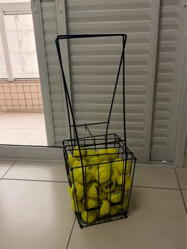 Bola de Tênis + Cesto
