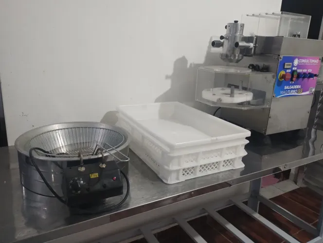 Modeladora de Salgados, Churros e Brigadeiro 