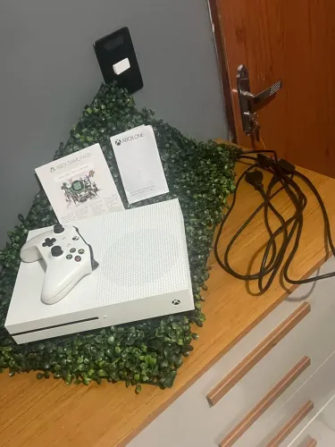 Xbox one s ( novinho ) 