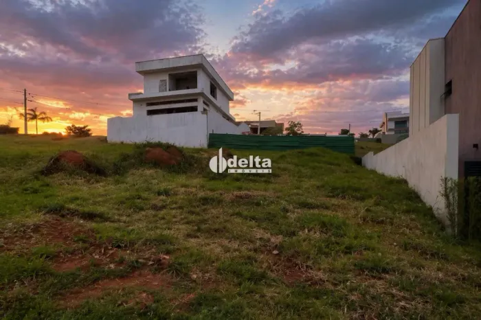 Terreno disponível para venda no bairro Granja Marileusa em Uberlândia-MG