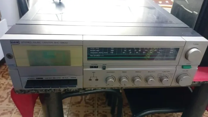 Vitrola de vinil CCE década de 1980 funcionando