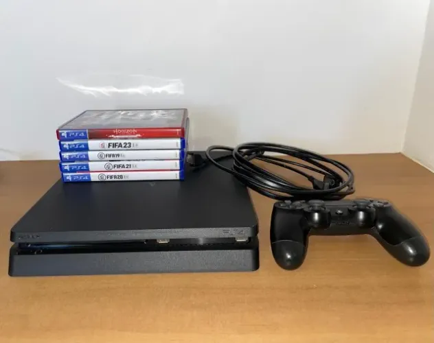 PS4 Slim 500GB + Jogos originais