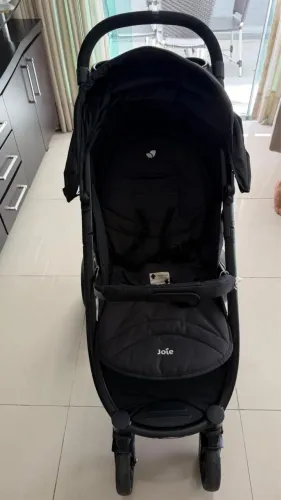Carrinho de bebê importado