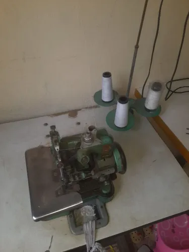 Máquina de Costura Overloque