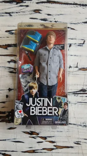 Action Figure do Justin Bieber - Red Carpet Syle Collection.