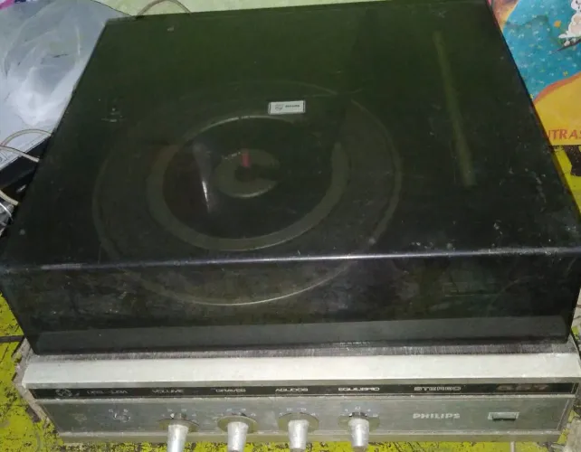 Vitrola antiga Philips 400 reais-leia