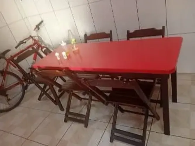 Mesa com cadeiras para comércio