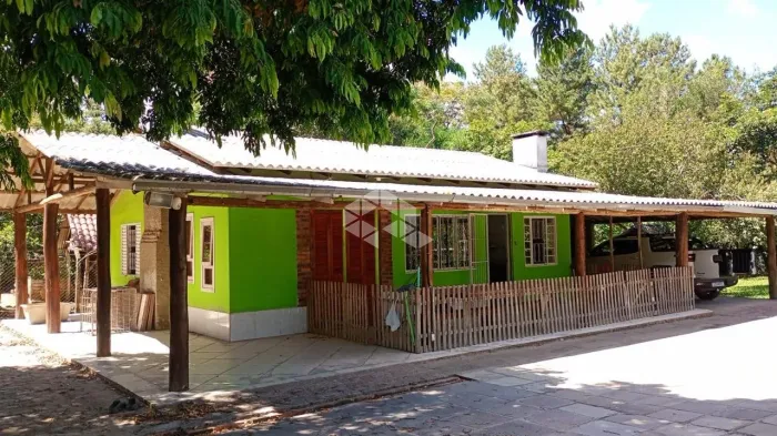 Sítio à venda no Parque Eldorado, com casa de 2 quartos, garagem coberta e outras benfeito
