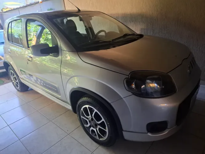 Fiat Uno Sporting 1.4 EVO Fire Flex 8V 4P 2012