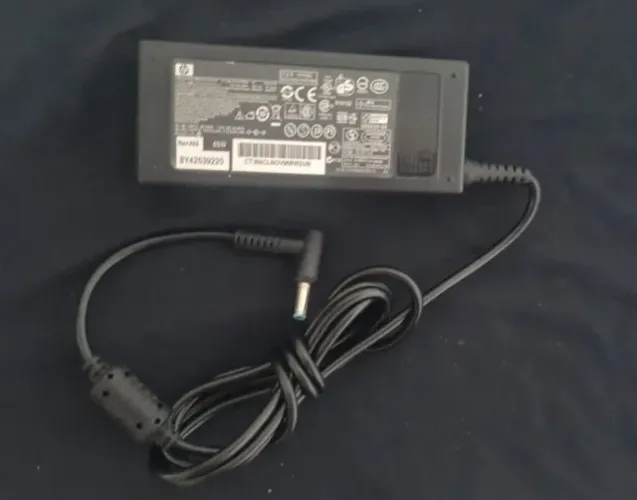 Fonte HP Original 65W 19.5V 3.33A Pino Azul Fino Notebook