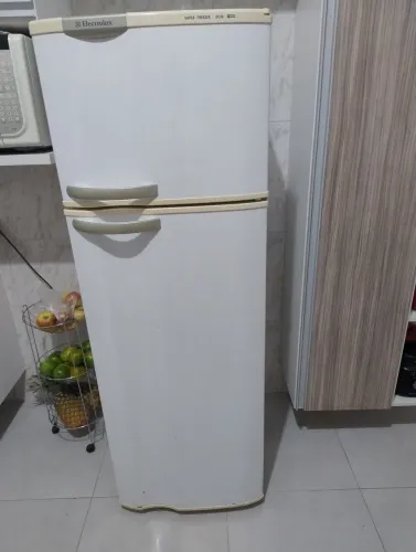 Geladeira Eletrolux duas portqs