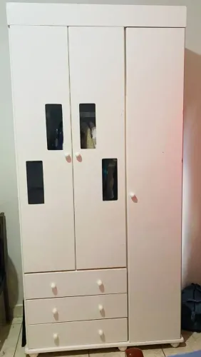 Vende-se guarda roupa de bebê 