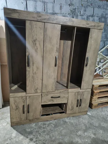 VENDO guarda roupa de casal por 200 reais. Não faço entrega