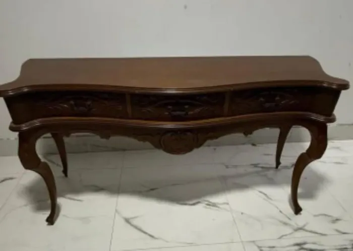 Mesa aparador clássica