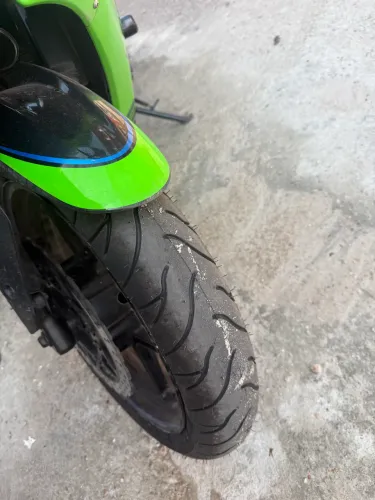 Kawasaki perfeitamente bem cuidada