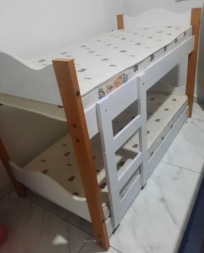 Mini Beliche infantil com 2 colchões bem conservado