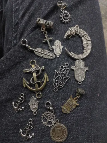 Bijuterias uns 40 30 reais é seu