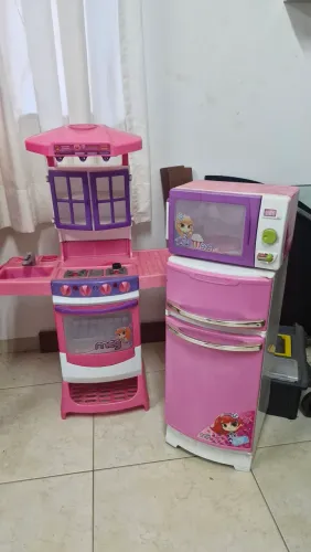 Jogo brinquedo infantil: cozinha, microondas e geladeira