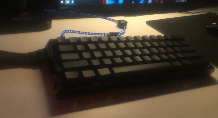 Teclado gamer/magnético rgb win 60