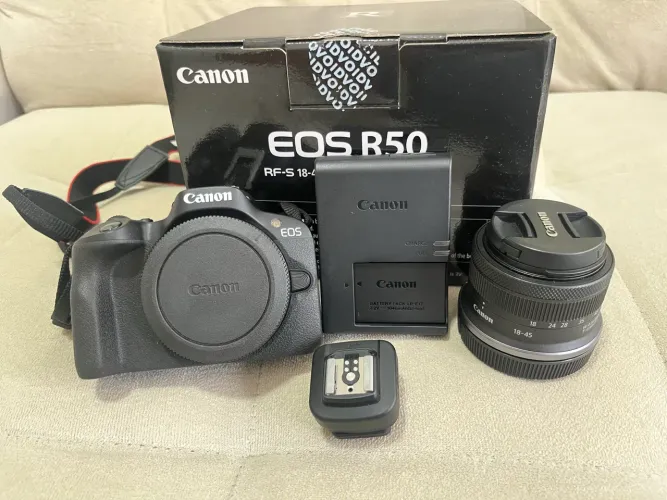 Canon R50 + Lente 18-45mm + Sapata flash ad-e1