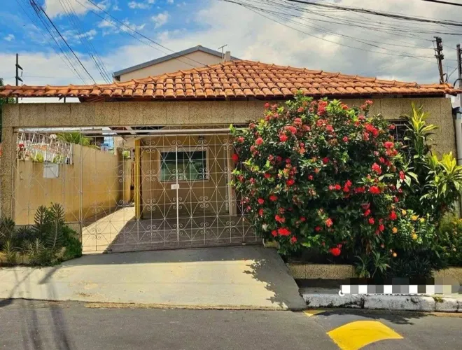 ~ Casa a venda no Conj. Guajará 1