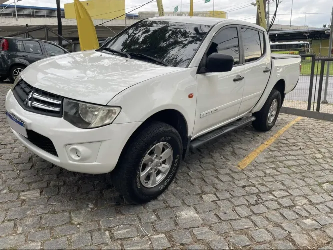 Mitsubishi L200 Triton XB 3.2 CD TB Int.diesel Mec. 2013