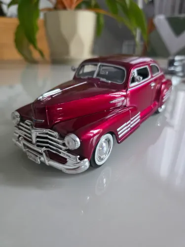 Chevrolet Chevy Aerosedan Fleetline 1948 1:24