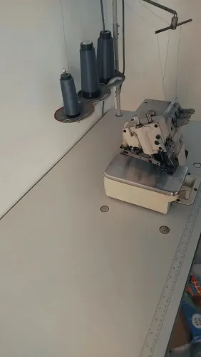 Máquina Overlock Semi Nova Funcionando Perfeitamente.