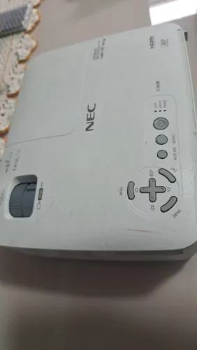 Vendo projetor V260R pra tirar peças