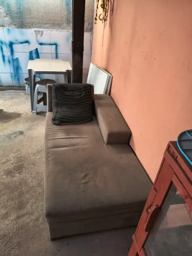 Vendendo um sofá e um guarda roupa