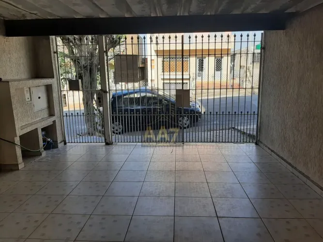 Sobrado Espaçoso com Quintal Verde e 4 Vagas ? Excelente Localização!