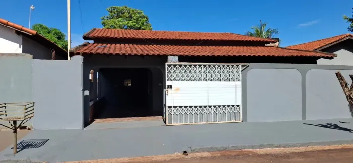 Casa a 500m da represa, 2 suítes e quintal amplo em Cachoeira Dourada