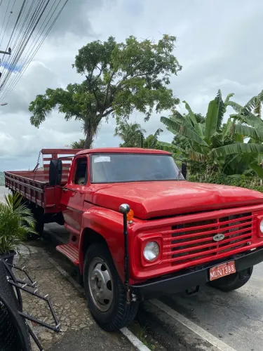 Vendo ou troco caminhão Ford F-600