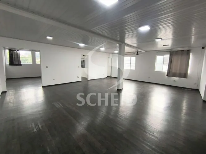 Galpão em Santo Amaro, próximo à Av. João Dias, com 222m2 , 4 salas, 3 banheiros e portão.