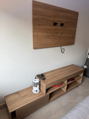 Estante e painel de TV